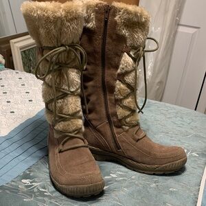 Bass Tan Fur-Lined Suede Winter Boots